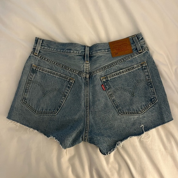 Levis 501 Shorts - Picture 2 of 5
